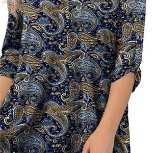 $10 Womens Top Size 2XL